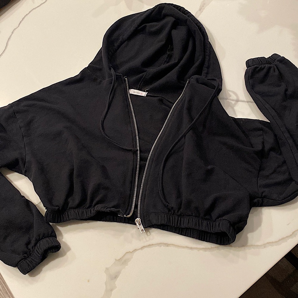 BETTER BE black cropped zip up jacket with hood